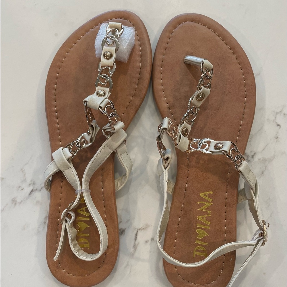 Diviana NWT womens sandals